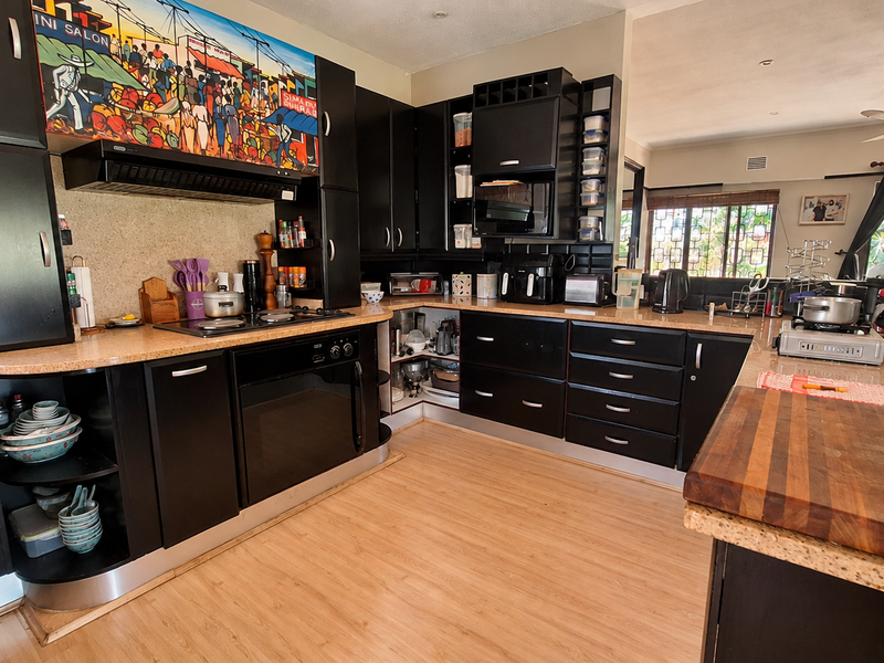 Steps From The Beach, Space For The Whole Family To Love - Photo 10
