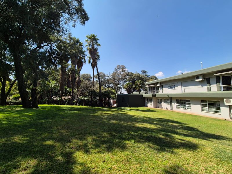MAGNIFICENT 7-BEDROOM LIFESTYLE RIVERFRONT PROPERTY! - Photo 6