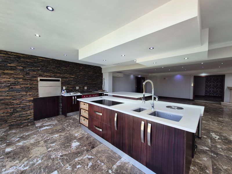 MAGNIFICENT 7-BEDROOM LIFESTYLE RIVERFRONT PROPERTY! - Photo 4