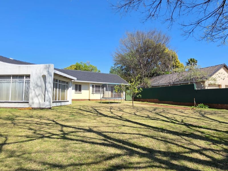 Versatile 5 -Bedroom House for Sale in Nimrod Park - Photo 2