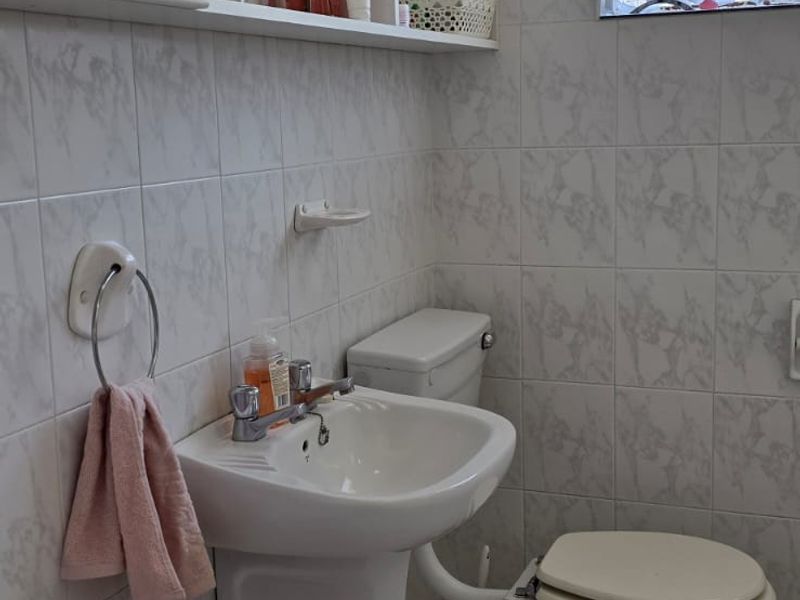 Versatile 5 -Bedroom House for Sale in Nimrod Park - Photo 10