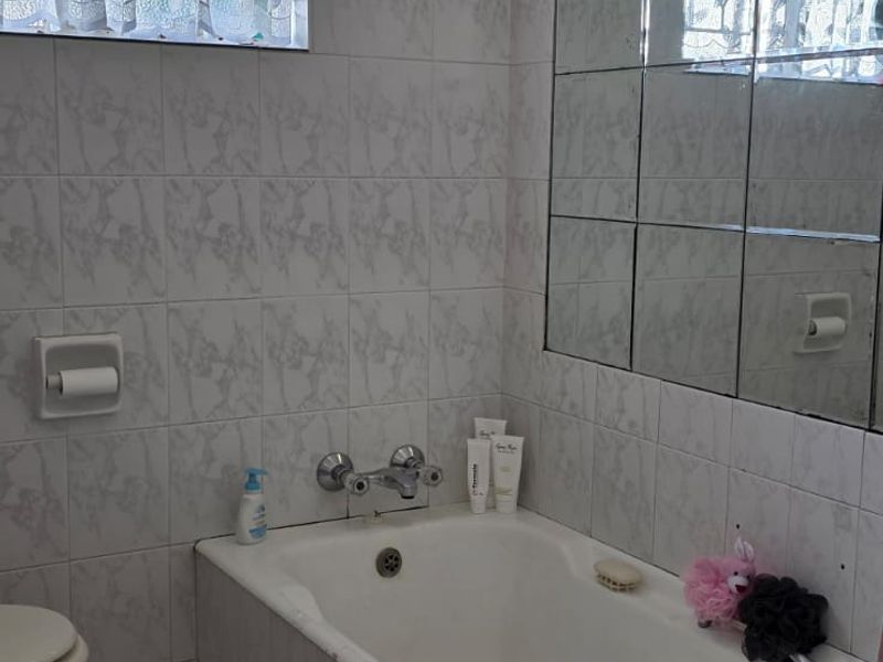 Versatile 5 -Bedroom House for Sale in Nimrod Park - Photo 9