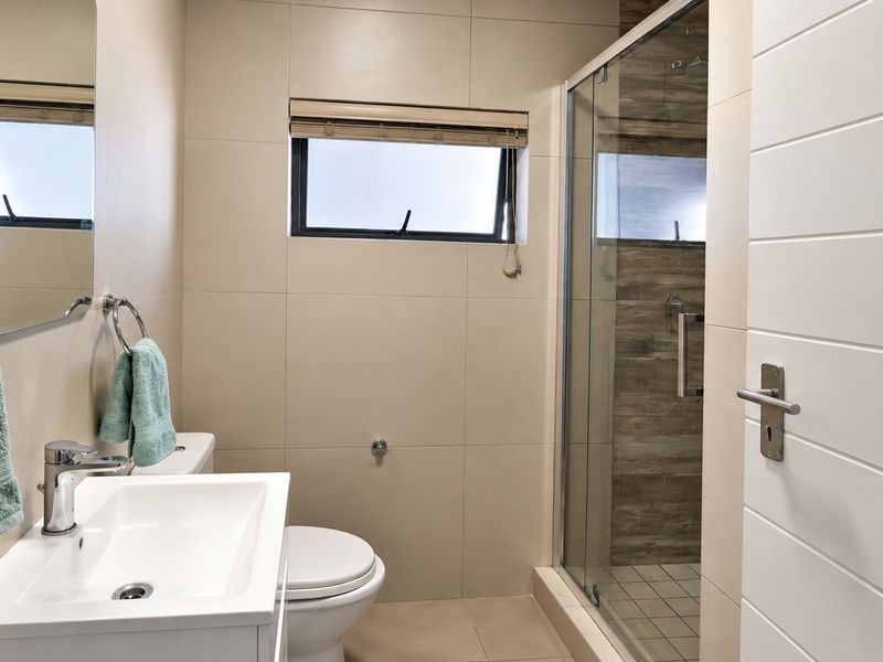 Stylish 2-Bedroom Apartment in Kyalami Ridge - Photo 6
