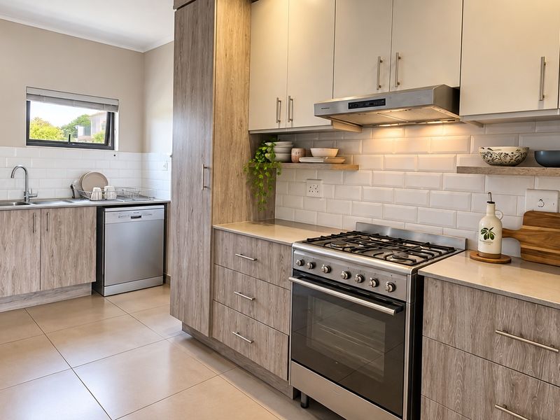 Stylish 2-Bedroom Apartment in Kyalami Ridge - Photo 2
