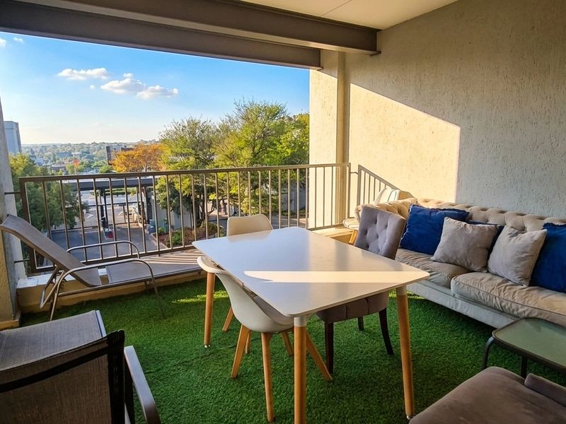 Stylish 2-Bedroom Apartment in Kyalami Ridge - Photo 4