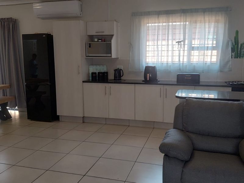 Stunning, pet friendly family home in La Vie,Denneoord,Brakpan - Photo 8