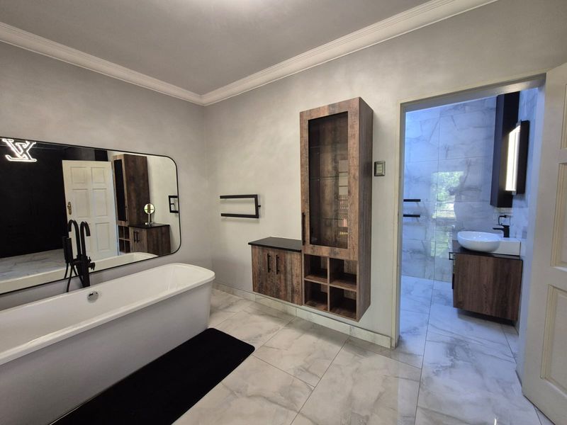!ICONIC RIVERFRONT ESTATE WITH BUSINESS RIGHTS! - Photo 6