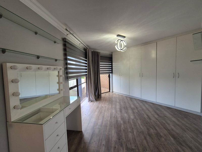 !ICONIC RIVERFRONT ESTATE WITH BUSINESS RIGHTS! - Photo 3