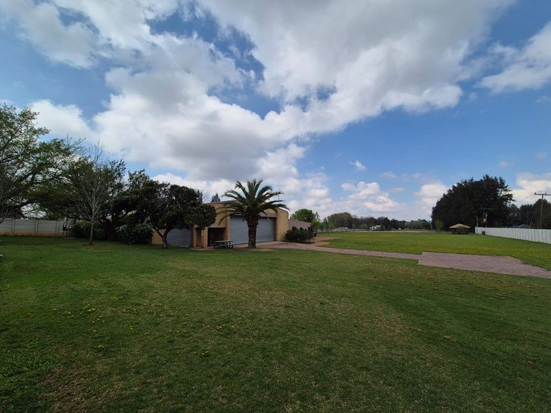 !ICONIC RIVERFRONT ESTATE WITH BUSINESS RIGHTS! - Photo 5