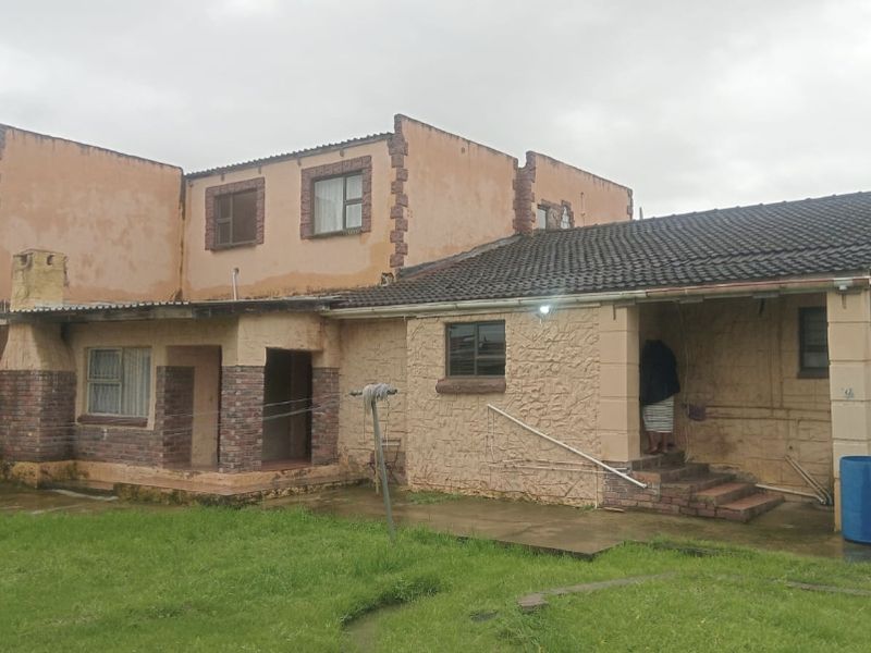 SPACIOUS FAMILY HOME WITH 2-BEDROOM FLAT – VANES ESTATE, UITENHAGE - Photo 7