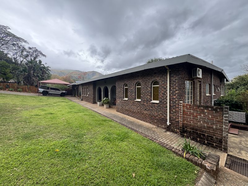 Spacious and Modern Family Home on a Large 1,927m2 Stand! - Photo 8
