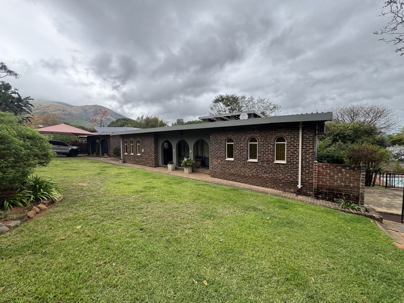 Spacious and Modern Family Home on a Large 1,927m2 Stand! - Photo 7