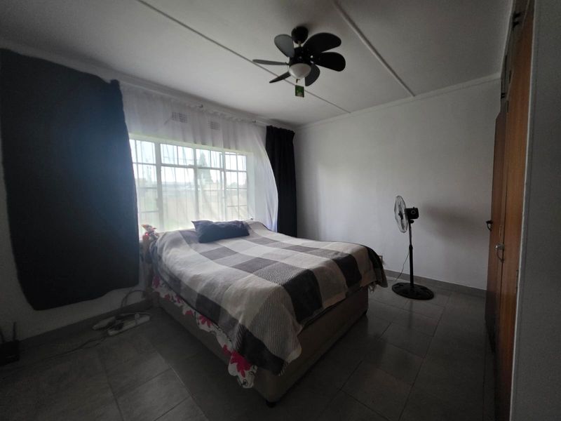JUST LISTED IN SE 1! - Photo 10