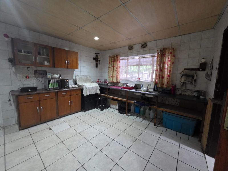 JUST LISTED IN SE 1! - Photo 7
