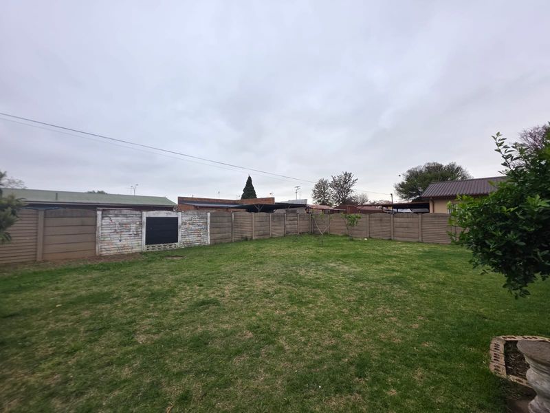 JUST LISTED IN SE 1! - Photo 6