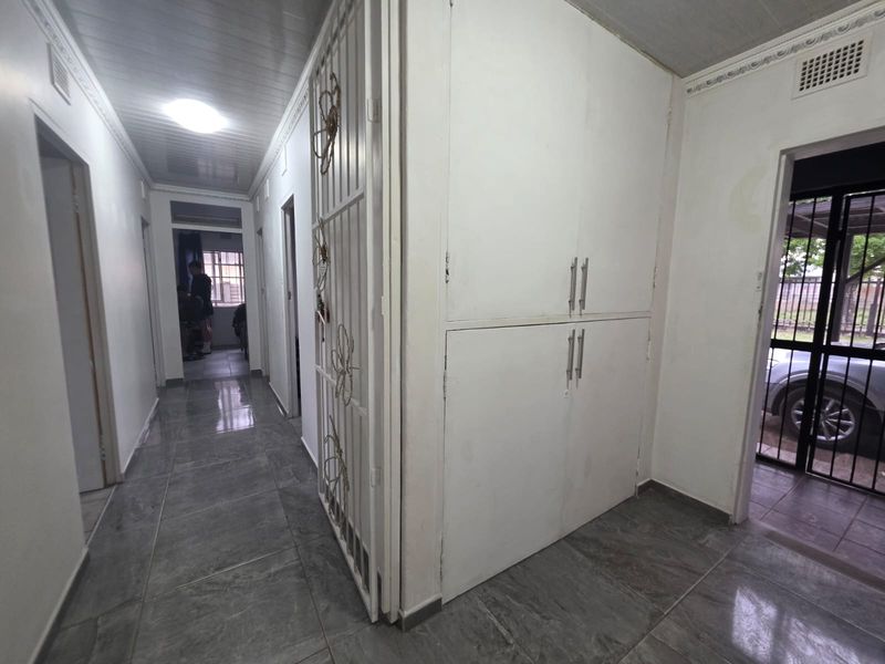 JUST LISTED IN SE 1! - Photo 4