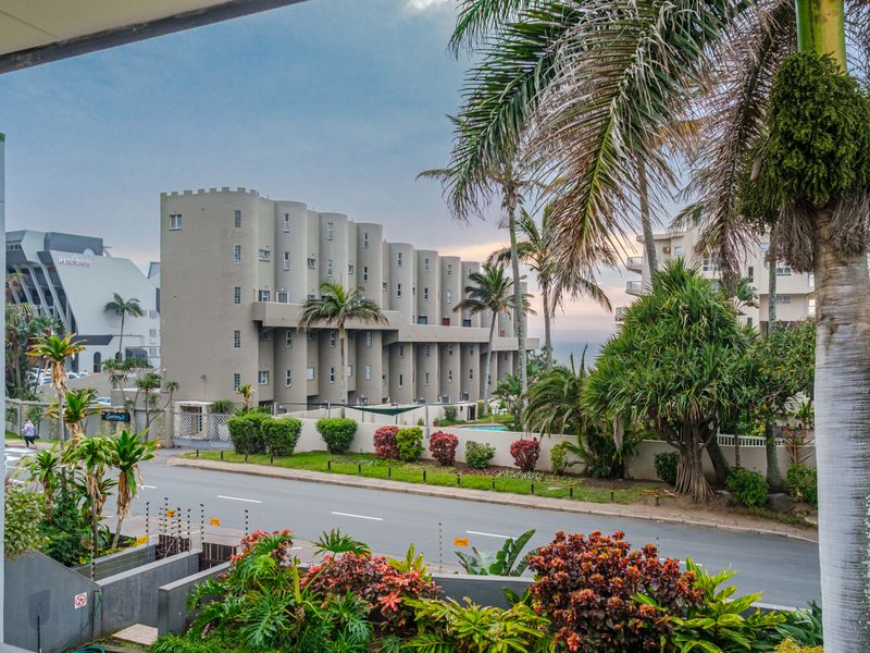 3-Bedroom Apartment with Sea Views Ballito - Photo 3