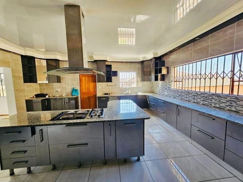 A lease home away from home - Photo 2