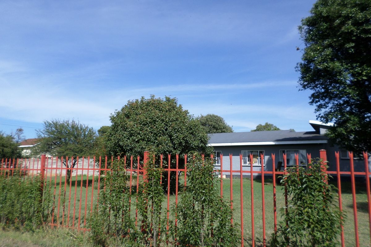 FAMILY HOME FOR SALE - Photo 2