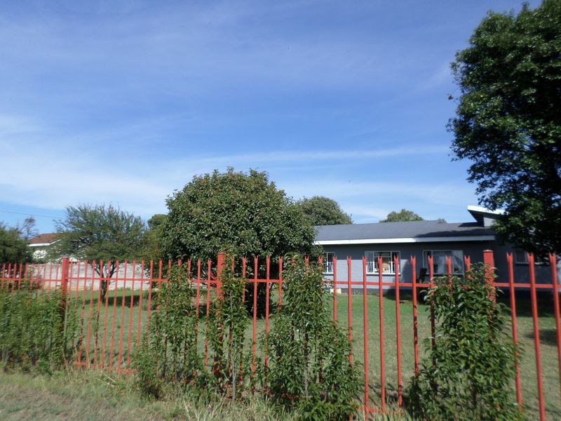 FAMILY HOME FOR SALE - Photo 2