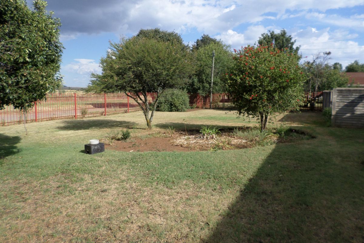 FAMILY HOME FOR SALE - Photo 4