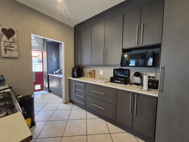 !VAAL RIVER LIFESTYLE - BARGAIN OF THE YEAR! - Photo 6