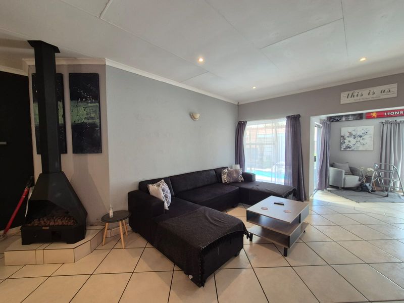 !VAAL RIVER LIFESTYLE - BARGAIN OF THE YEAR! - Photo 3