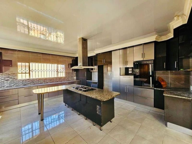 A lease home away from home - Photo 3
