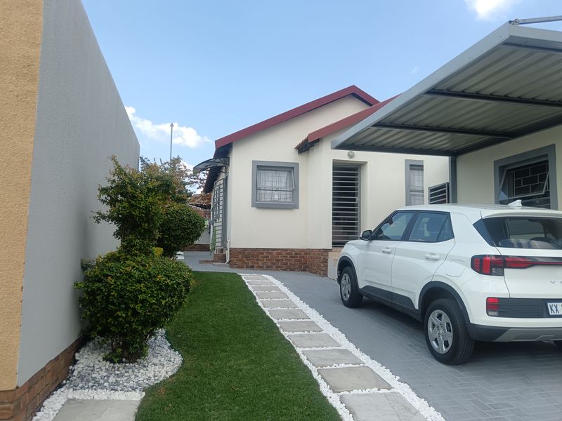 3 Bedroom Home For Sale Kosmosdal - Photo 3