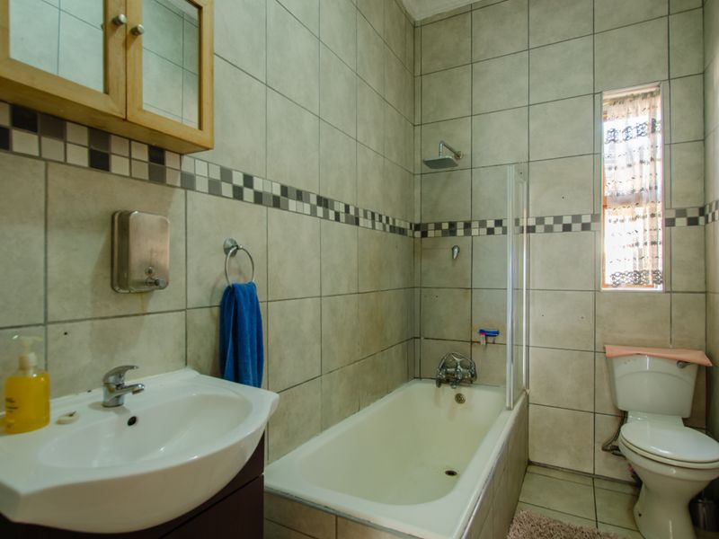 3 Bedroom House with a Flatlet in Boksburg South - Photo 7