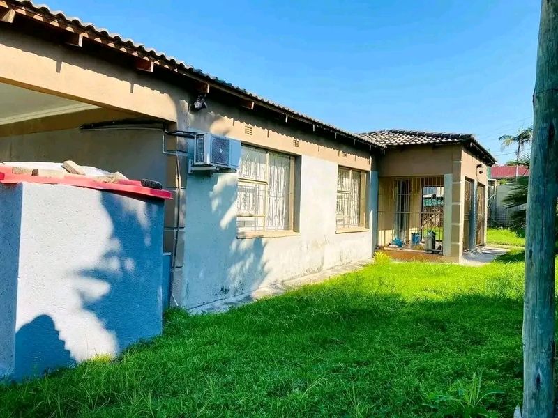 Spacious 4-Bedroom Family Home for Sale in Matsulu Ext 4 - Photo 8