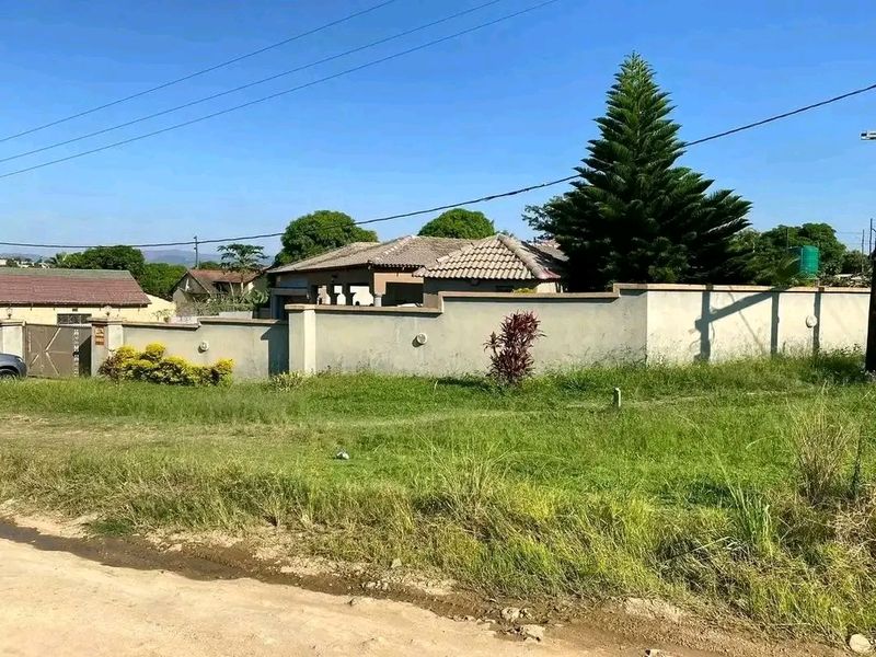 Spacious 4-Bedroom Family Home for Sale in Matsulu Ext 4 - Photo 2