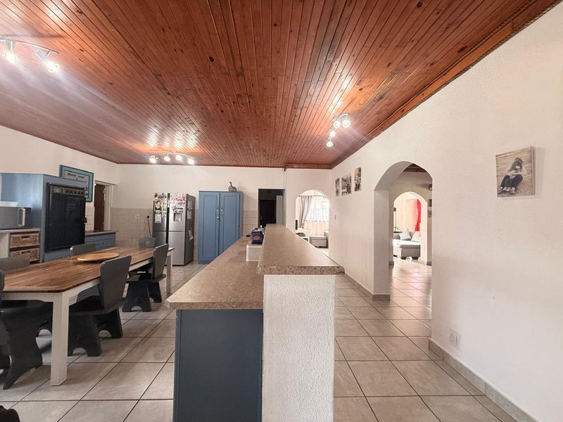Home with a Flatlet Upper Hutten Heights - Photo 5