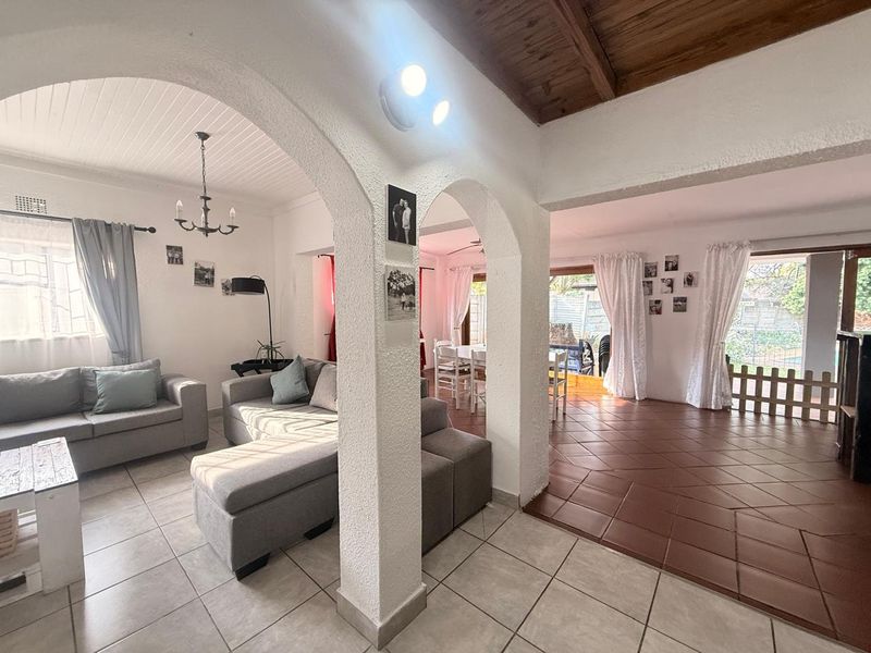Home with a Flatlet Upper Hutten Heights - Photo 4