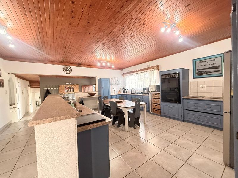 Home with a Flatlet Upper Hutten Heights - Photo 8