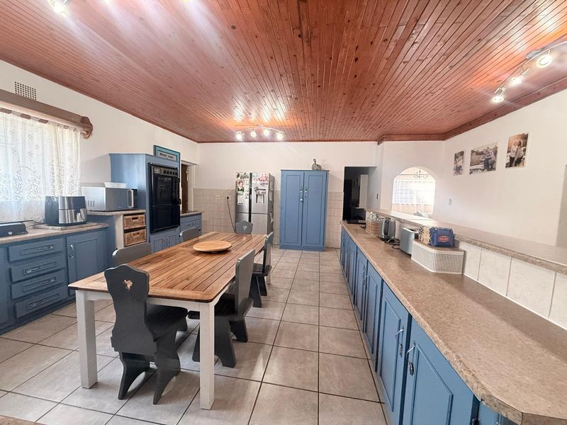 Home with a Flatlet Upper Hutten Heights - Photo 6