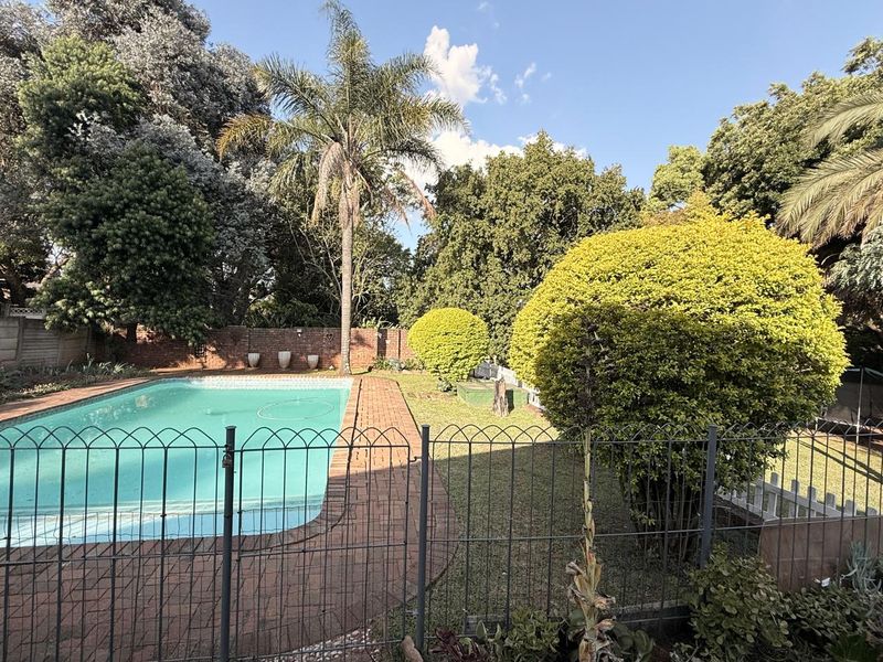 Home with a Flatlet Upper Hutten Heights - Photo 2