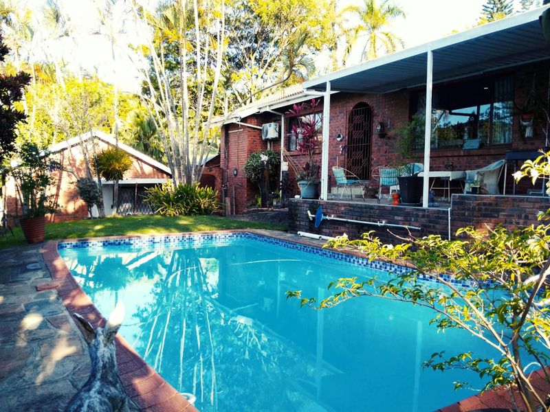 MAGNIFICENT FACEBRICK HOUSE - Photo 4