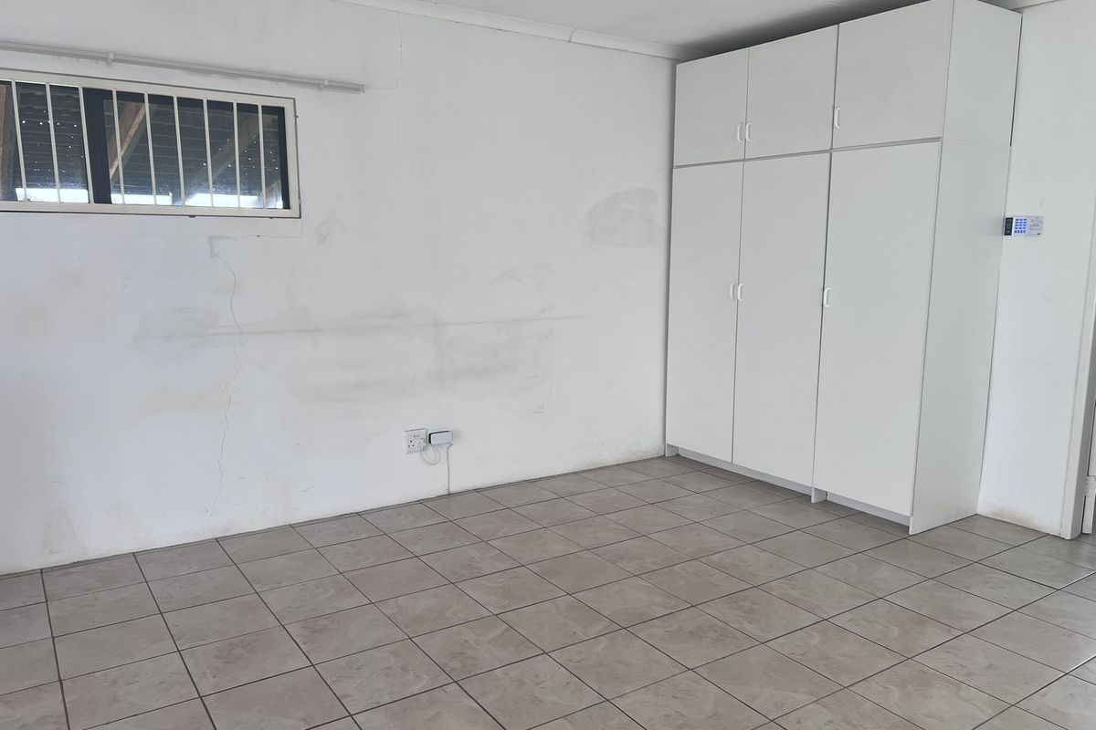 Bachelor’s Cottage on 2.15 Hectares – Development Potential - Photo 4