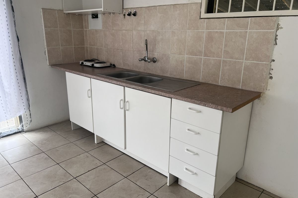 Bachelor’s Cottage on 2.15 Hectares – Development Potential - Photo 3