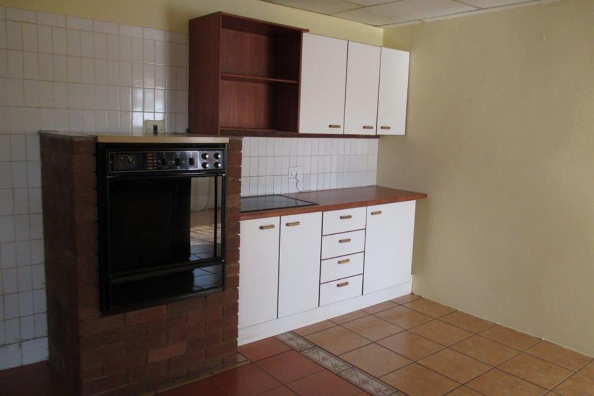 Beautiful Smallholding with Main House & Flatlet on 1.4118 Hectares - Photo 5