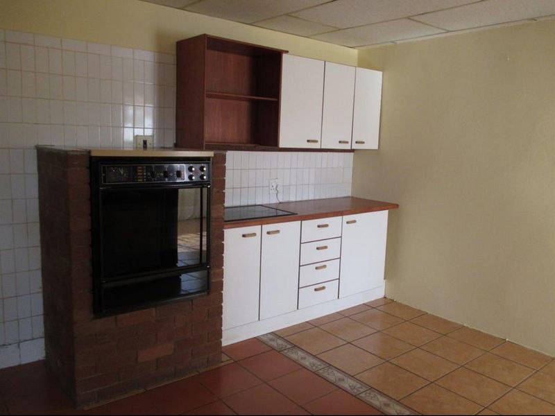 Beautiful Smallholding with Main House & Flatlet on 1.4118 Hectares - Photo 5