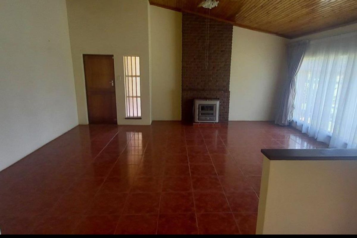 Beautiful Smallholding with Main House & Flatlet on 1.4118 Hectares - Photo 3