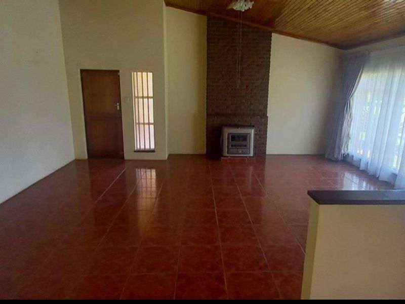 Beautiful Smallholding with Main House & Flatlet on 1.4118 Hectares - Photo 3