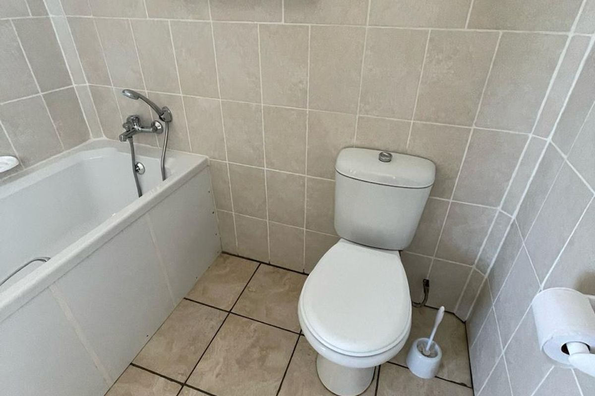 Beautiful Smallholding with Main House & Flatlet on 1.4118 Hectares - Photo 4