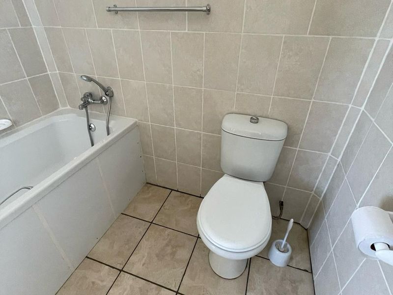 Beautiful Smallholding with Main House & Flatlet on 1.4118 Hectares - Photo 4