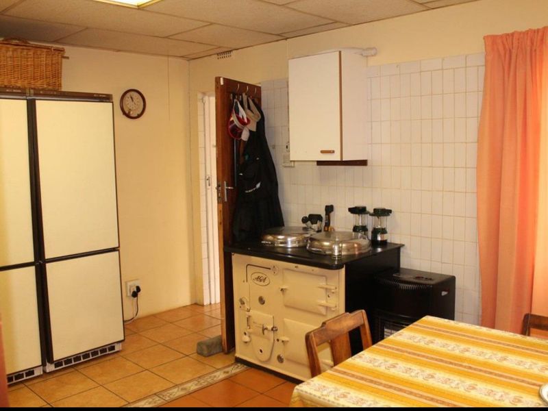 Beautiful Smallholding with Main House & Flatlet on 1.4118 Hectares - Photo 7