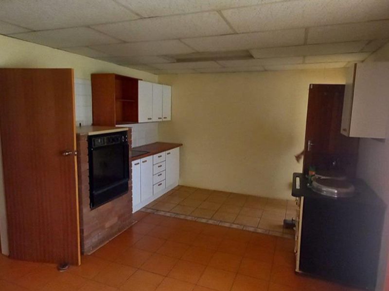 Beautiful Smallholding with Main House & Flatlet on 1.4118 Hectares - Photo 6