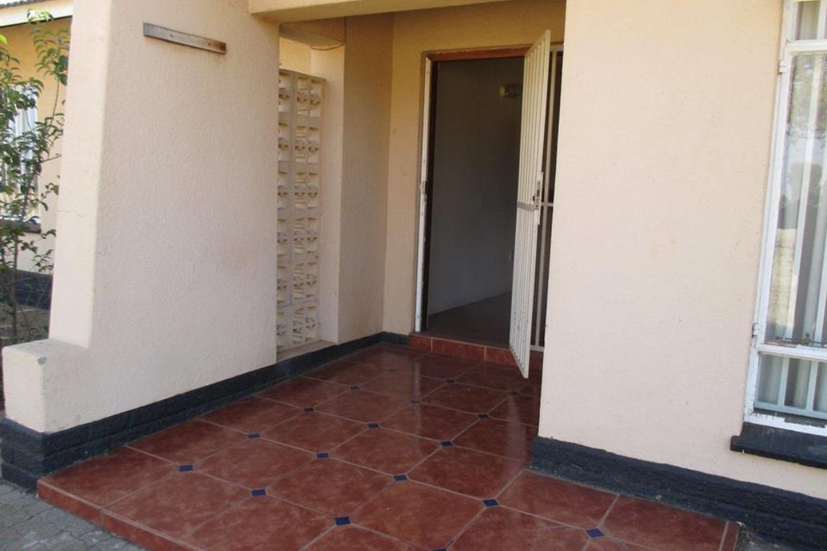 Beautiful Smallholding with Main House & Flatlet on 1.4118 Hectares - Photo 2