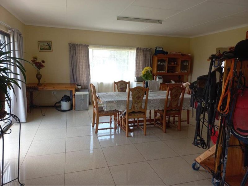 Quiet & Peaceful Home – Spacious Living with Endless Potential - Photo 6